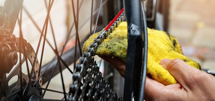La forma correcta de limpiar tu bicicleta en casa - AutoPlanet