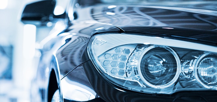Qué distancia iluminan los diferentes tipos de luces de los coches?